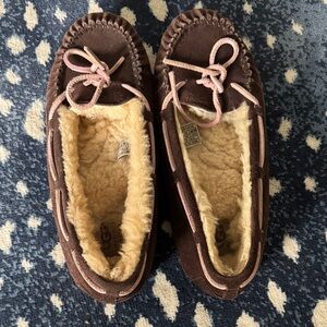 UGG Chocolate Moccasin women’s Slippers shoes with Pink Laces